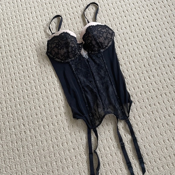 Victoria’s Secret Lace Bustier - Picture 2 of 6